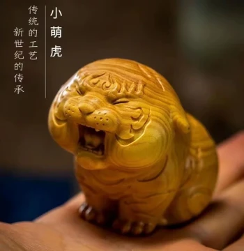 Taihang Thuja Tiger Ornament, Tiger Head Wood Carving Pendant, Men's Portable Wenwan Thuja Wood Handheld Craft