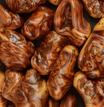 Tiger Stripe Pattern Taihang Thuja Occidentalis Hand Piece Aged Material Red Oil Black Oil Burl Bodhisattva Pattern Cultural Play Root Carving One Item One Photo
