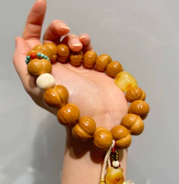 Monkey Head Walnut Hand-Carved Ji Bao Peach Heart Wenwan Bracelet Full Quality Flawless Plain String (No Accessories)