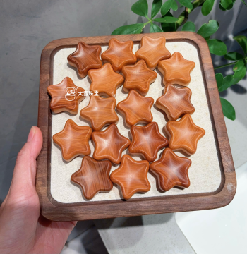 Unlacquered and Unwaxed Natural Thuja Wood Carved Concave Flat Star Double-Sided Concave Flat Collectible Star Trendy Figure