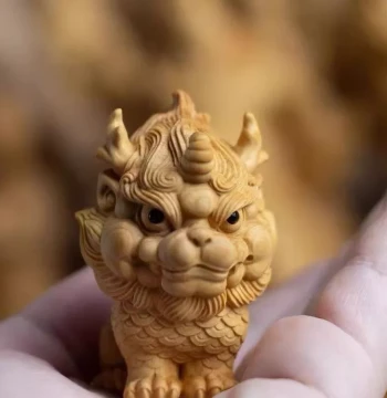 Thuja Wood Carved Collectible Portable Handheld Piece, Qilin Car or Office Desk Decorative Craft Ornament and Gift Hanging