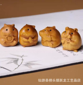 Thuja Sutchuenensis Wood Cute Twelve Zodiac Small Rat Hamster Animal Handheld Piece, Desktop Ornament, Collectible Craft for Scenic Areas