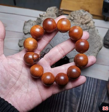 One Item One Photo Multiple Specifications Taihang Thuja Artificata Aged Black Oil Red Oil Material Men's Women's Bracelet Handheld Cultural Play Accessory