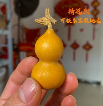 Mini Gourd Hand Roller - Natural Pendant for New Chinese Style Accessories, Versatile Collectible for Play