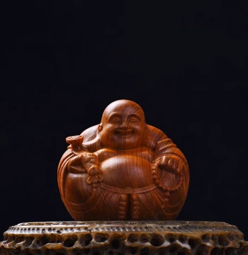 Natural Thuja Solid Wood Carved Maitreya Buddha 'Harmony' Figurine: Wenwan Handheld Piece for Wealth, Desktop & Car Ornament