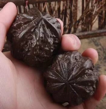 Agarwood Fitness Hand Balls, Carved Wooden Massage Balls for Health Care, Wenwan Walnut Wooden Hand Rotation Balls