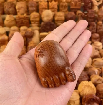 Natural Cliff Cypress Wood Carving 'Contentment Brings Happiness' – Wenwan Foot-Shaped Handheld Ornament for Home or Desk Decor