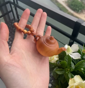 Natural Aged Old Material Thuja Occidentalis Hand-Rotated Teapot Carved Wooden Hand-Rotated Teapot Ornament Handheld Piece Wenwan Thuja