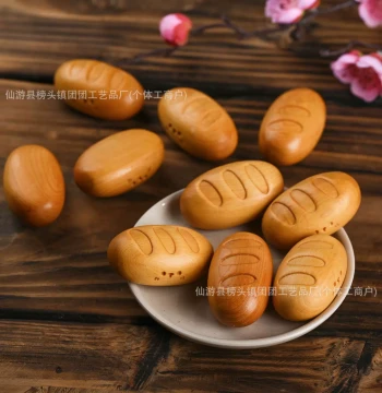 Thuja Wood Carved Simulation Bread Cartoon Cute Lucky Cat Charm, DIY Collectible Bracelet Accessory, Creative Design