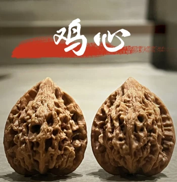 One Item One Photo: Wild Chicken-Heart Walnut Collectible - Niche High-Post Walnut, Unpolished Hand Piece from Old Trees