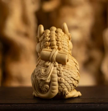 Boxwood Carved Hand-Held Ornament Featuring Auspicious Qilin Beast, Portable Wenwan Accessory, Office Desk Craft, Car Decor
