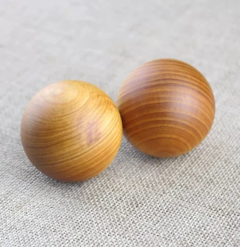 Natural Aged Solid Thuja Wood Sphere, Unisex Collectible Handheld Ball, Crafted Round Ball for Middle-aged and Elderly