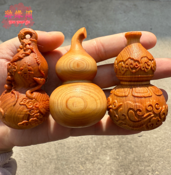 Thuja Gourd Handheld Carving - Longevity God Design, Solid Wood Pendant for Good Fortune and Fertility
