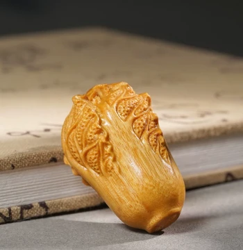 Golden Sandalwood Cabbage Hundred Wealth Handheld Item Collectible Playable Craft Small Piece Gift Pendant Ornament Wood Carving