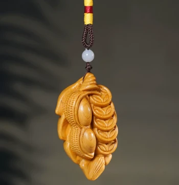 Thuja Wood Carved Handheld Piece, 'One Leaf Brings Wealth' Pendant Ornament, Raw Wood Carving Collectible Craft Small Item for Play and Display