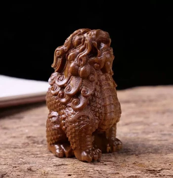 Natural Green Sandalwood Carved Auspicious Beast Wang Tian Hou and Pixiu, Wenwan Hand-Held Ornament, Home Craft Decorative Display