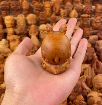Natural Thuja Wood Carved Auspicious Cloud Rabbit, Cute Ornament, Zodiac Rabbit Creative Wenwan Handheld Piece, Desktop Mini Display