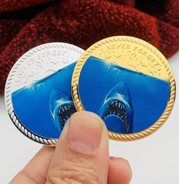 1975 American Shark Ocean Guardian Color-Printed Gold-Plated Commemorative Medal Decorative Pendant Coin Souvenir Gift