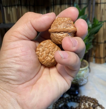 Porcelain Doll Lion's Head Handheld Piece Collectible Walnut Health Ball Massage Exercise 33mm Hand-Rolled Small Size for Girls
