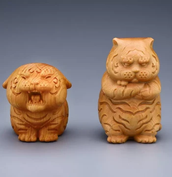 Thuja Wood Carving Cute Tiger Collectible Ornament: Adorable Little Tiger Car Wood Craft Handheld Piece, Zodiac Chubby Tiger