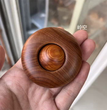 Natural Thuja Wood Carved 'Fortune Turns' Hand Piece, Portable Stress-Relief Tool, Collectible Luck Bead, Palm Massager
