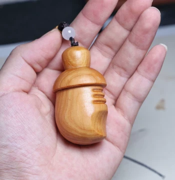 Thuja Wood Carving Little Li Fat Knife Pendant, Small Wooden Display, Baby Portable Handheld Piece, Solid Wood Display, Wood Carving Cultural Play