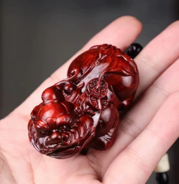 Small Leaf Red Sandalwood Hand-Carved Auspicious Beast Fortune Pixiu Handheld Piece, Men's Portable Play Ornament, Cultural Play Wood Carving