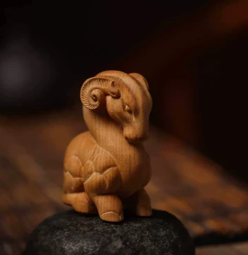 Fast Shipping Thuja Wood Carved Goat Zodiac, Cute Sheep Animal Decorative Craft, Desktop Collectible Handheld Piece