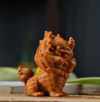 Thuja Wood Carved Ornament Handheld Piece Auspicious Beast Qilin Tea Insect Home Men's Portable Collectible Animal Zodiac Craft