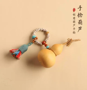 Original Hand-Twirled Mini Gourd Pendant – Premium Natural Gourd Finger Ring for Disc Play, Compatible with Turquoise, Bodhi, and Olive Pit Collectibles
