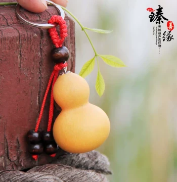 Natural Small Gourd Keychain Pendant, Key Ring, Key Chain Car Accessory for Men and Women, Portable Collectible Hand-rolled Item