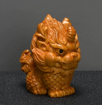 Thuja Wood Auspicious Beast Qilin Hand-Held Carving, 5.4cm High, Solid Wood Sculpture for Personal Collecting, Home and Living Room Decor