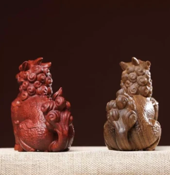 Red Sandalwood Auspicious Qilin Handheld Piece Green Sandalwood Auspicious Beast Ornament Living Room Office Desk Craft Wenwan