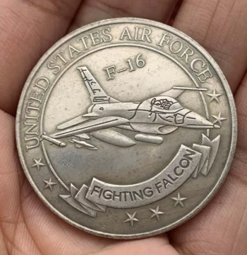 Wanderer Coin: USAF F-16 Fighting Falcon Commemorative Medal, Crafted Copper Helicopter Collectible for Hand Play