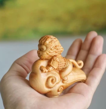 Cliff Cypress Wood Carved Creative Car/Desktop Ornament, Wukong on Somersault Cloud Handheld Piece, Disc-Playing Craft, Wenwan Gift