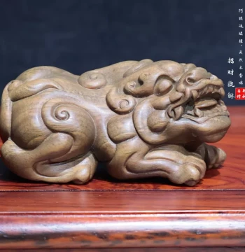 Natural Green Sandalwood Wood Carving Pixiu Wenwan Hand Piece Solid Wood Auspicious Beast Carved Craft Wealth Attracting Desktop Car Ornament