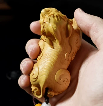 Small-Leaf Yellow Boxwood Wood Carving Wenwan Hand Piece Ornament Solid Wood Hand-Carved Original Design Craft Gift Auspicious Beast Pixiu
