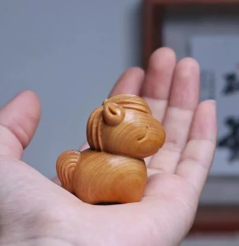 Thuja Wood Carved Handheld Piece, Little Fat Horse Creative Desktop Ornament, Collectible Craft, Twelve Zodiac Horse Birthday Gift