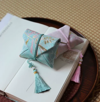 Jewelry and Collectible Bracelet Bags, Seal Pouches, Earphone Case Storage Gift Bags, Brocade Chinese-Style Embroidered Tassel Envelope Bags