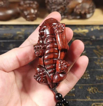 8cm Small-Leaf Red Sandalwood Carved Pixiu Hand Piece Wenwan Wood Carving Ornament Solid Wood Carved Auspicious Beast Pixiu