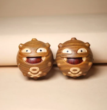 Pokemon Merchandise Cute Cartoon Green Sandalwood Weezing Fitness Ball Hand-Held Artifact, Creative Mini Health Ball Trendy Toy