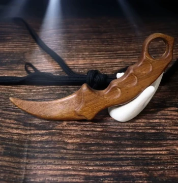 Golden Silk Sandalwood Claw Knife, CSGO Merchandise, Whole Wood Carving Cultural Play Hand Piece, Children's Wooden Toy Knife, Wooden Knife for Cross-Border Sales