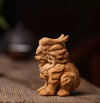 Thuja Wood Carved Wenwan Portable Handheld Piece, Auspicious Beast Three-Eyed Qilin, Car or Office Desk Decor, Baize Ornament