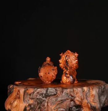 Carved Jujube Wood Qilin Ornament for Car or Desk Decoration