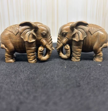 Natural Argentine Green Sandalwood Carved Elephant Auspicious Ornament, Craft Palm Piece, Lucky Beast Collectible Accessory