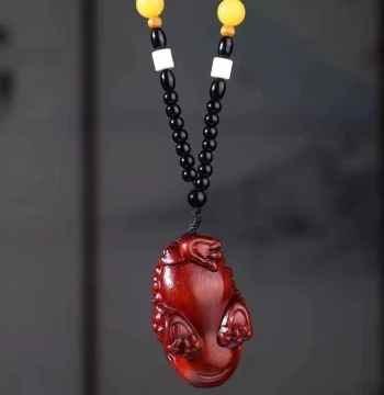Ready to Ship: Small-Leaf Red Sandalwood Hand-Carved Auspicious Beast Pixiu Handheld Ornament, Men's Portable Play Piece, Zen Decorative Collectible
