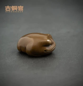 Bronze Three-Legged Golden Toad Handheld Ornament, Portable Stress-Relief Tea Pet for Car or Desk