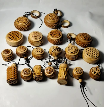 Solid Bamboo Root Carved Incense Pouch Palm Piece, Vintage Wenwan Jar for Collection, Portable Hand-Polished Hanging Ornament