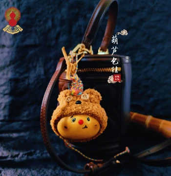 Guo's Handcrafted Gourd Fidget Toy: Car Ornament, Bag Charm, and Mini Pyrography Hanging Piece