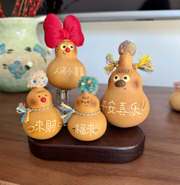 Natural Creative Small Gourd Car Ornament - Guochao Style Cute Peace and Joy Wealth Attractor for Workstation, Home, and Vehicle Decor